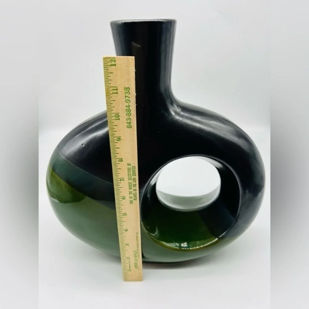 unique pottery home accent conversation piece in excellent condition